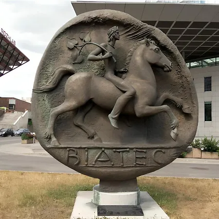 Old Town - 2 Bedrooms, Self Check-in * Pressburg