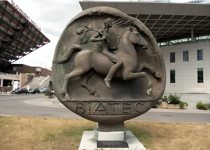 Old Town - 2 Bedrooms, Self Check-in * Братислава